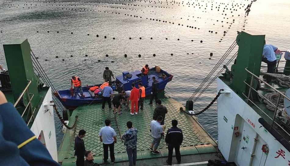 姜文《邪不压正》曝终极海报 彭于晏廖凡谁是棋子谁掌棋局？
