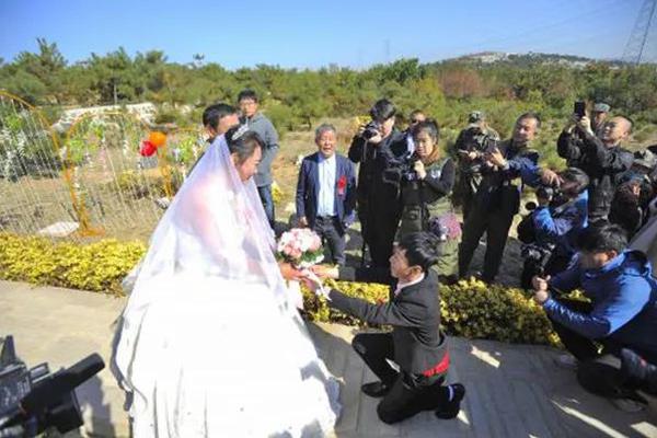 电影《你的婚礼》公开朴宝英剧照 完美消化10代到30代